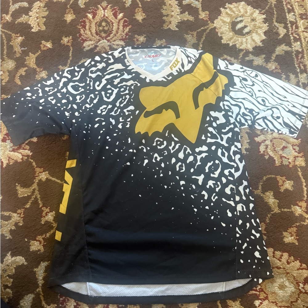 Fox Kids Black and Gold Graphic T-Shirt